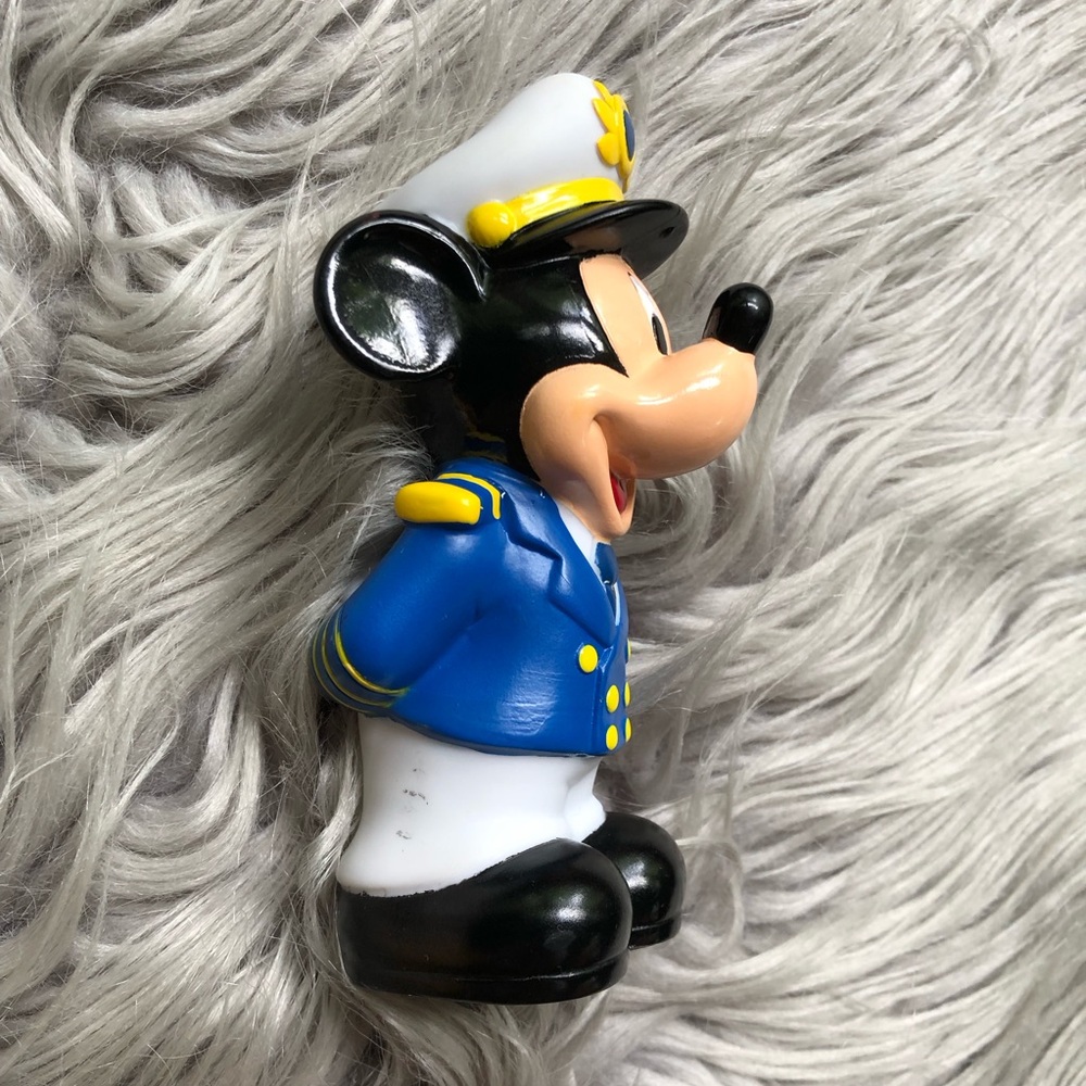 Disney Cruise Line Set of 5 PVC Figures: Micky, Minnie, Goofy, Donald, and Pluto - Picture 3 of 15